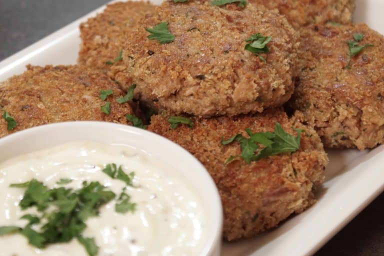 tuna patties with tartar sauce