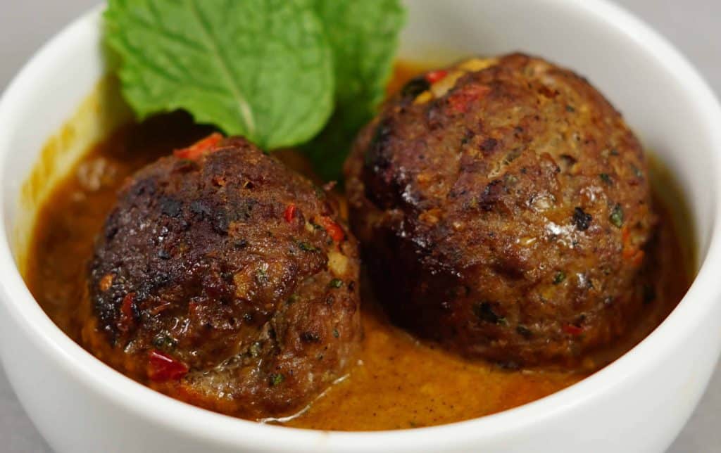 Lamb meatballs in curry sauce